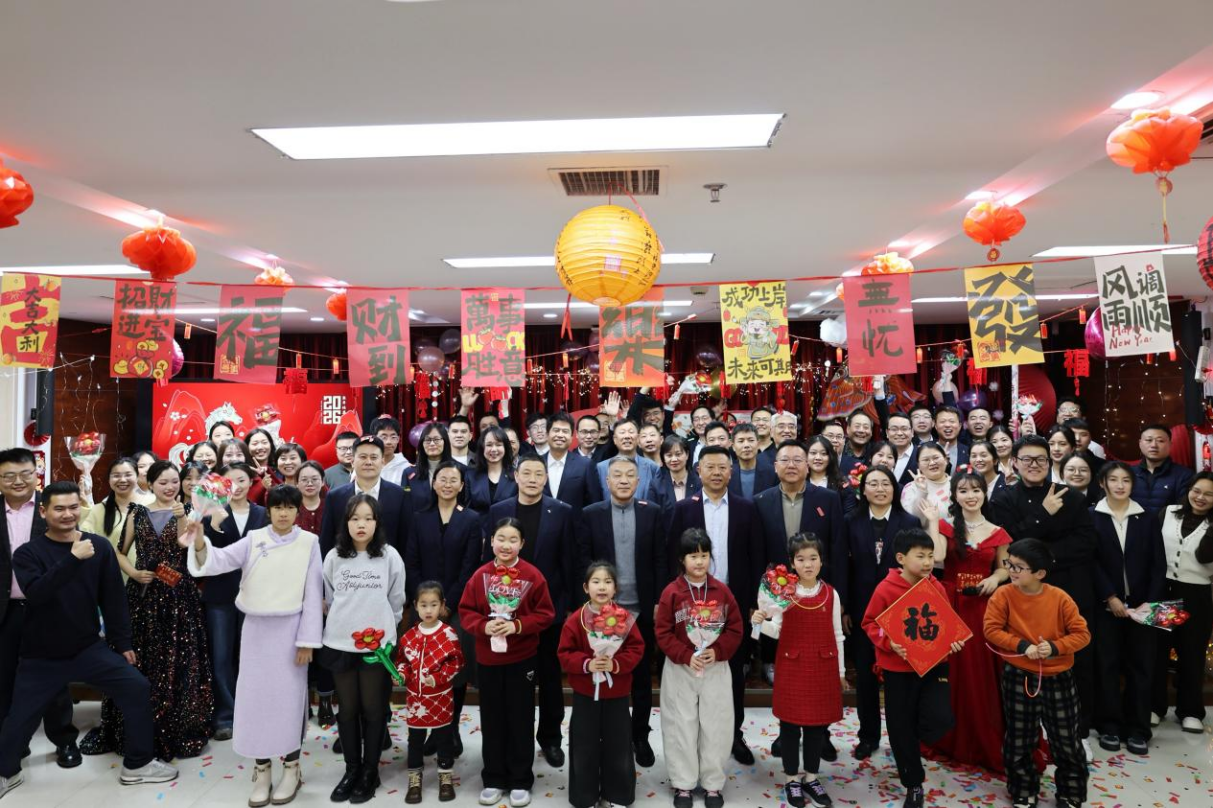 新乡市审计局举办“龙马奔腾启新程审计担当铸华章”2026年迎新春联欢会